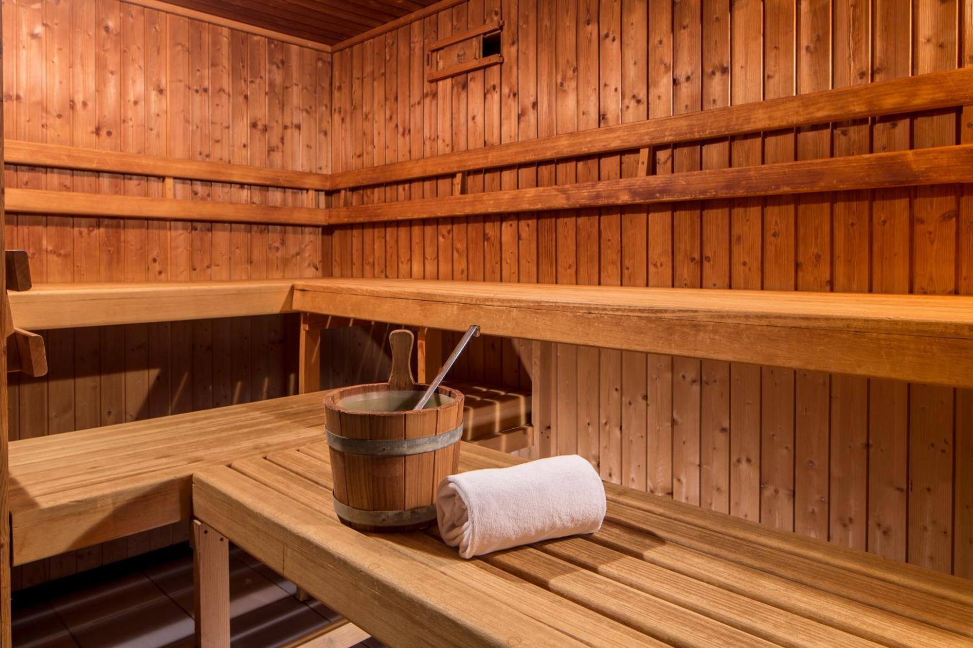 Hotel Olympia Saas-Almagell ภายนอก รูปภาพ
