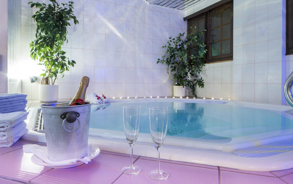 Hotel Olympia Saas-Almagell ภายนอก รูปภาพ