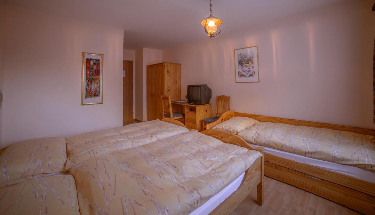 Hotel Olympia Saas-Almagell ภายนอก รูปภาพ